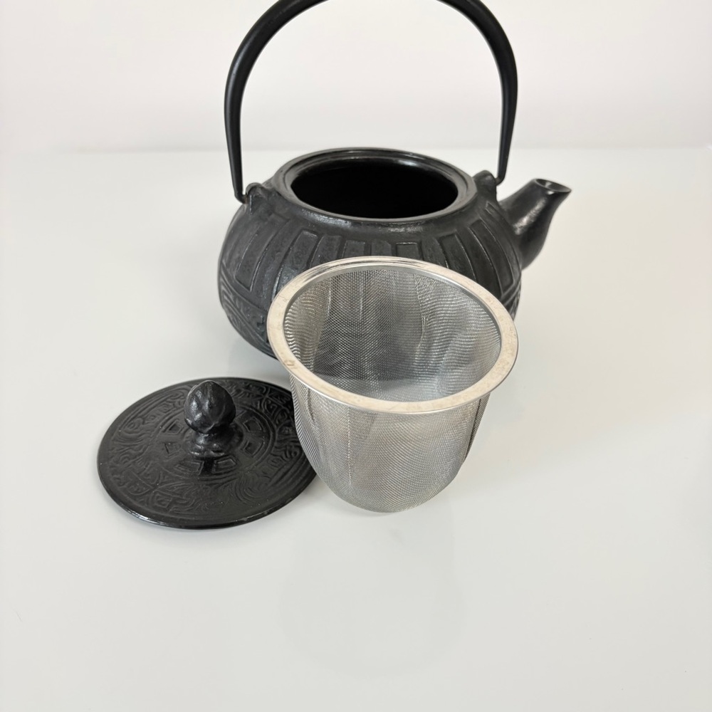 Classic Black Cast Iron Teapot with Handle - Picture 2 of 15